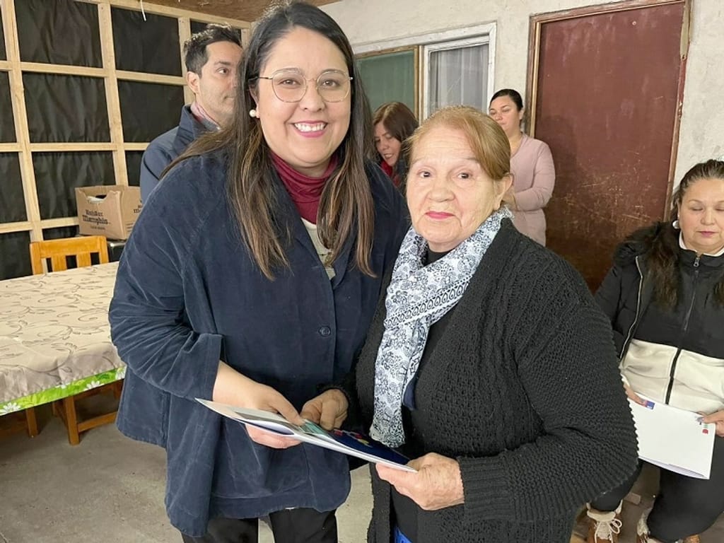 Habitantes de Palmilla recibieron recursos para reparar sus viviendas tras el Sistema Frontal Habitantes de Palmilla recibieron recursos para reparar sus viviendas tras el Sistema Frontal