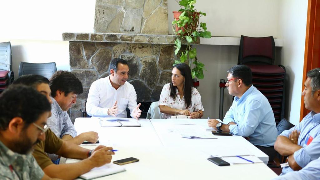 Delegado Presidencial de Cauquenes encabeza reunión de Cogrid ante alerta roja por altas temperaturas extremas Delegado Presidencial de Cauquenes encabeza reunión de Cogrid ante alerta roja por altas temperaturas extremas