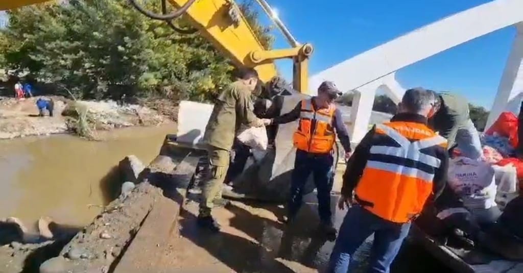 Carabineros de ACIPOL y ESUCAR continúa cooperando con los damnificados en el sector cordillerano de Linares Carabineros de ACIPOL y ESUCAR continúa cooperando con los damnificados en el sector cordillerano de Linares