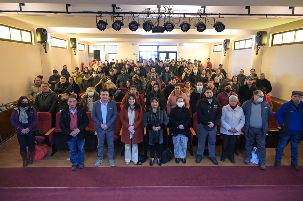 Productores de Frutillas afectados por el nematodo recibieron incentivos gracias al convenio GORE-INDAP Productores de Frutillas afectados por el nematodo recibieron incentivos gracias al convenio GORE-INDAP