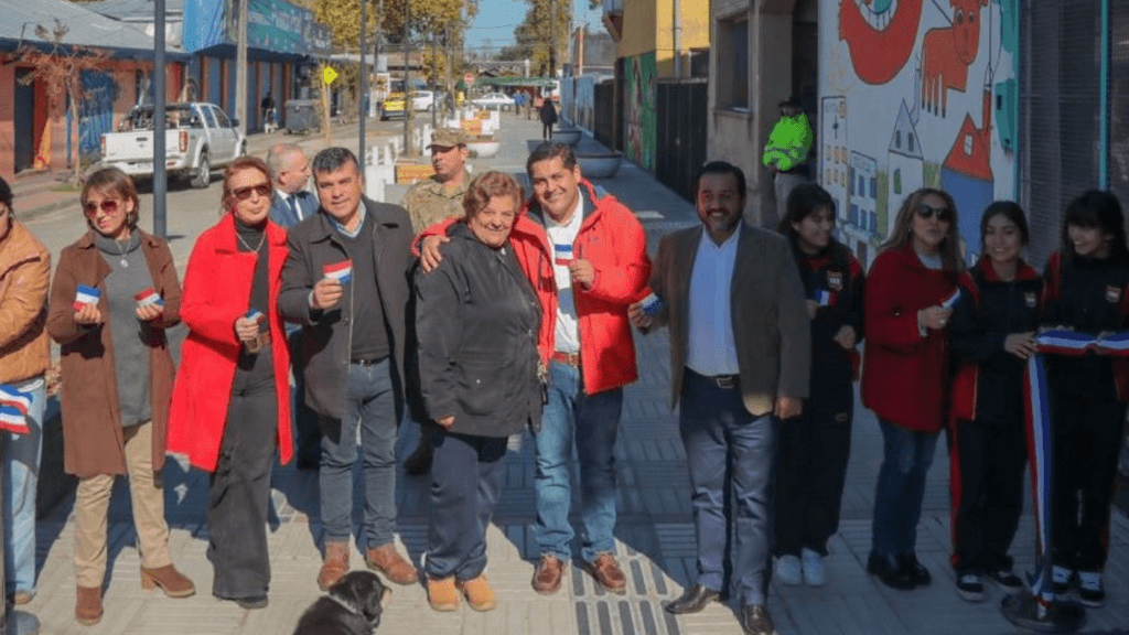 Alcalde Mario Meza inaugura el paseo peatonal Benjamín Novoa Alcalde Mario Meza inaugura el paseo peatonal Benjamín Novoa
