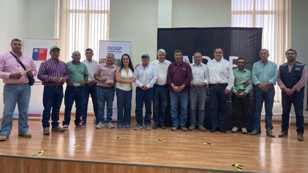 Gobierno entrega ayuda para los agricultores afectados por las inundaciones