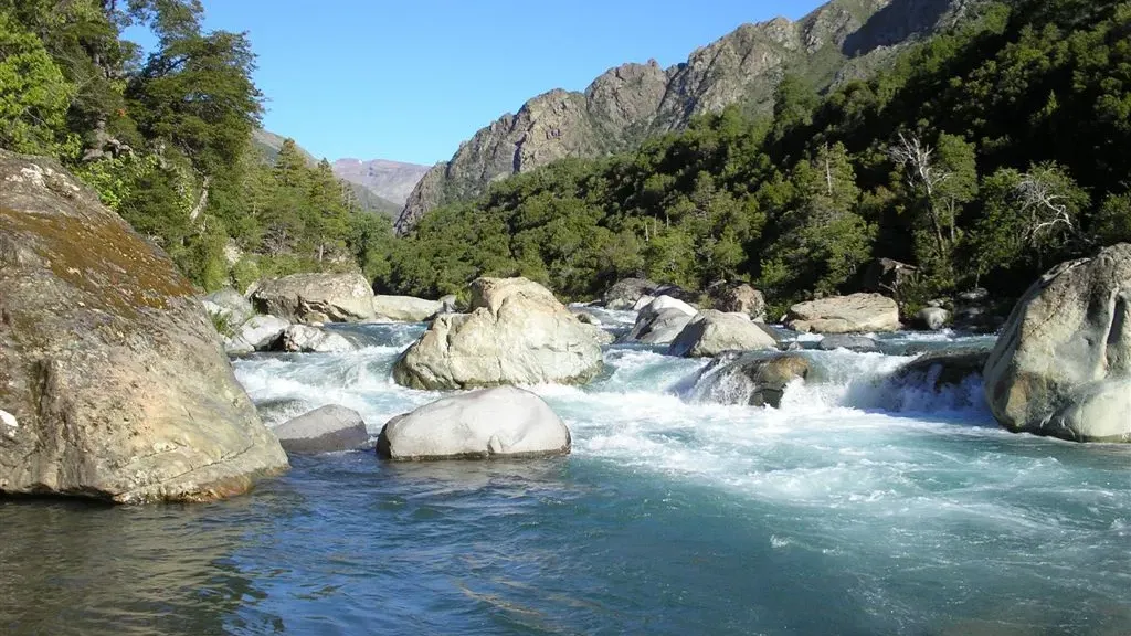 Continúa la búsqueda de joven desaparecido en el Río Achibueno Continúa la búsqueda de joven desaparecido en el Río Achibueno