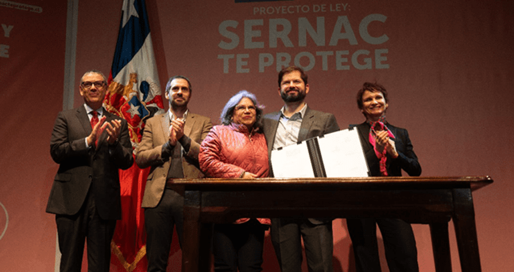 Presidente Gabriel Boric firma proyecto de ley para establecer facultades sancionatorias de SERNAC Presidente Gabriel Boric firma proyecto de ley para establecer facultades sancionatorias de SERNAC