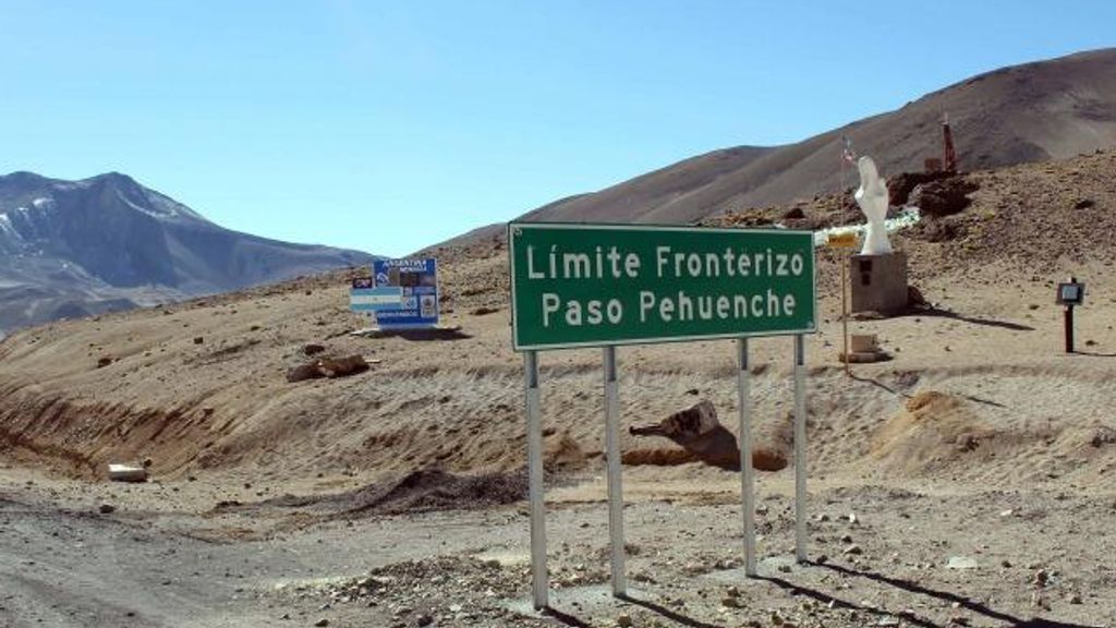 Autoridades decretan prisión preventiva para 3 imputados por comercialización de drogas en Paso Pehuenche Autoridades decretan prisión preventiva para 3 imputados por comercialización de drogas en Paso Pehuenche