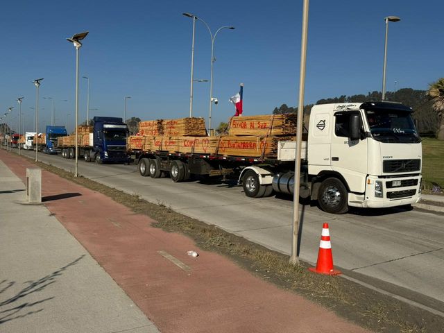 Camiones rumbo a punta parra