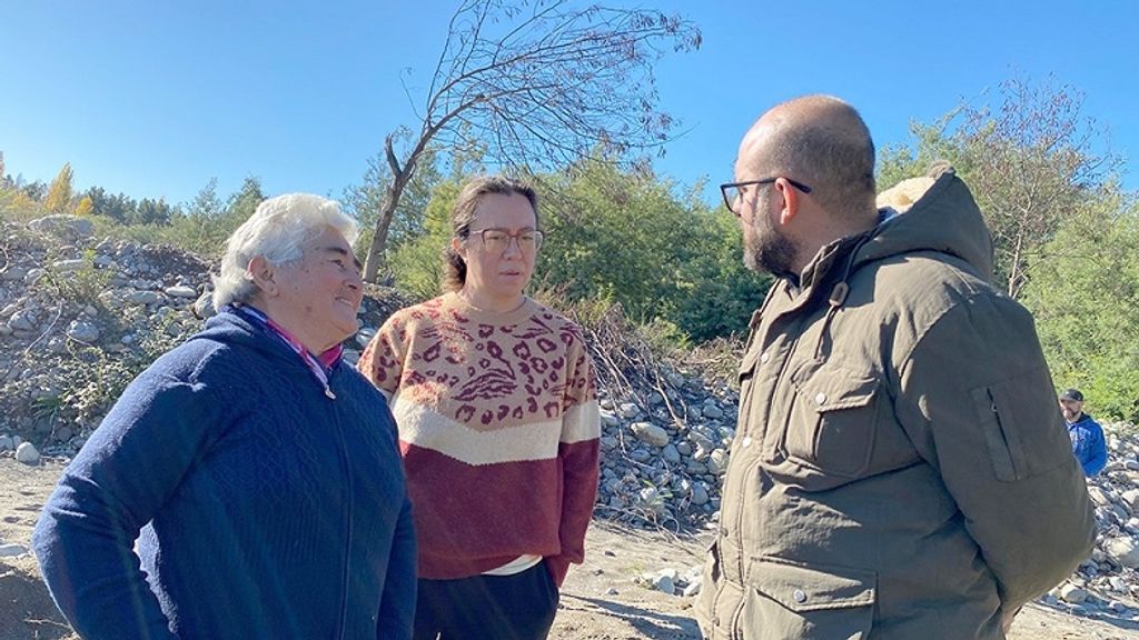 Delegada Presidencial se reúne con vecinos de Llepo para fortalecer medidas ante crecida del río Achibueno Delegada Presidencial se reúne con vecinos de Llepo para fortalecer medidas ante crecida del río Achibueno