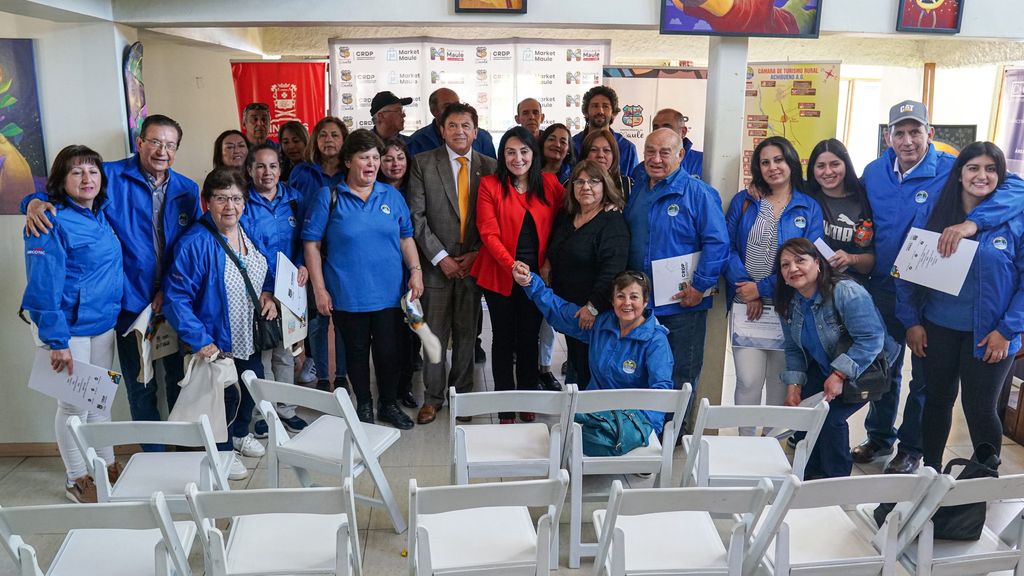 Cristina Bravo encabezó la certificación a la Cámara de Turismo y Comercio Rural del Achibueno Cristina Bravo encabezó la certificación a la Cámara de Turismo y Comercio Rural del Achibueno