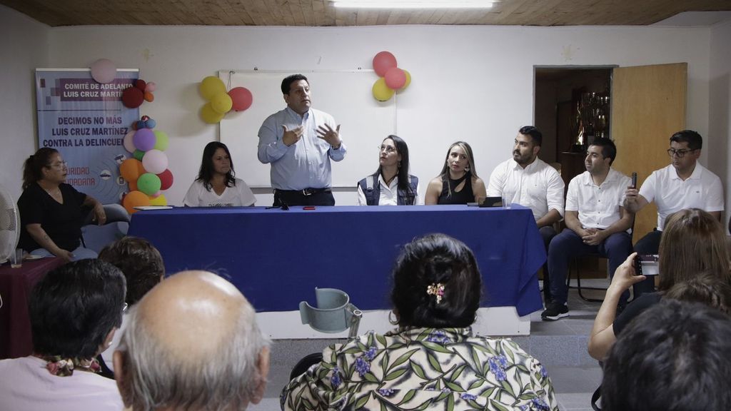 La Delegación Presidencial ha destinado dos camiones aljibes diarios para respaldar el funcionamiento de la APR Luis Cruz Martínez La Delegación Presidencial ha destinado dos camiones aljibes diarios para respaldar el funcionamiento de la APR Luis Cruz Martínez