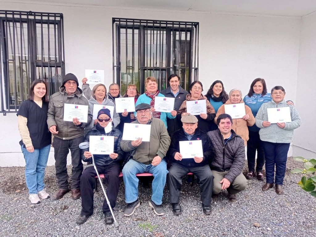 Personas Mayores de Linares y Romeral terminan curso de Alfabetización Digital Personas Mayores de Linares y Romeral terminan curso de Alfabetización Digital