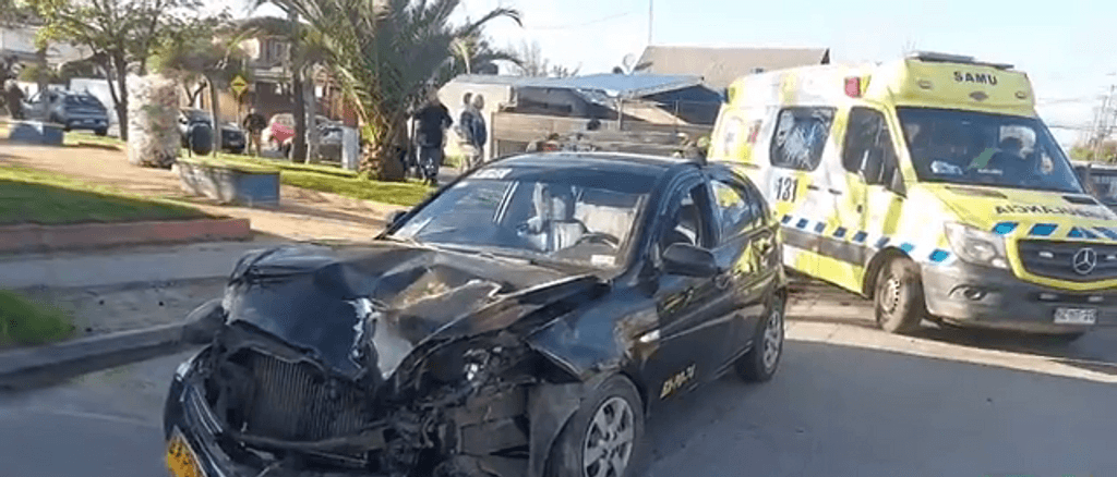 Accidente de transito entre tres vehículos Accidente de transito entre tres vehículos