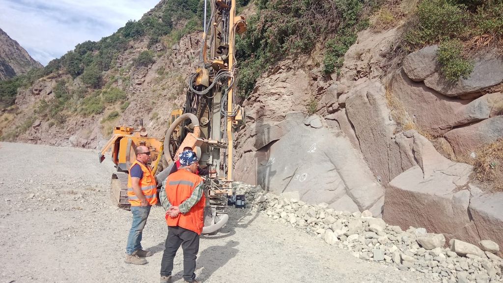 MOP ejecuta obras de defensas fluviales en la Región del Maule MOP ejecuta obras de defensas fluviales en la Región del Maule
