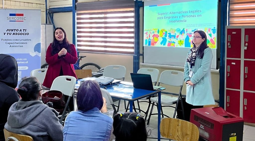 Seremi de Economía distingue la entrada en Vigencia de la nueva Ley de Insolvencia Seremi de Economía distingue la entrada en Vigencia de la nueva Ley de Insolvencia