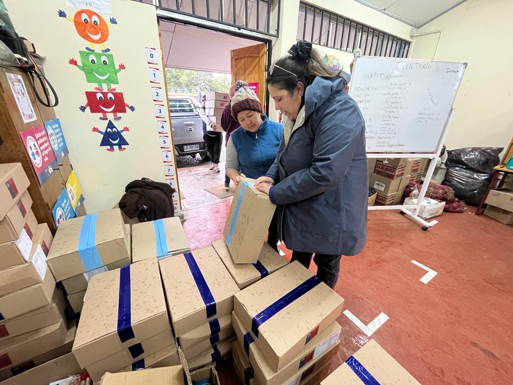 Más de 1.500 cajas de alimentos son entregados por la Delegación Presidencial. Más de 1.500 cajas de alimentos son entregados por la Delegación Presidencial.