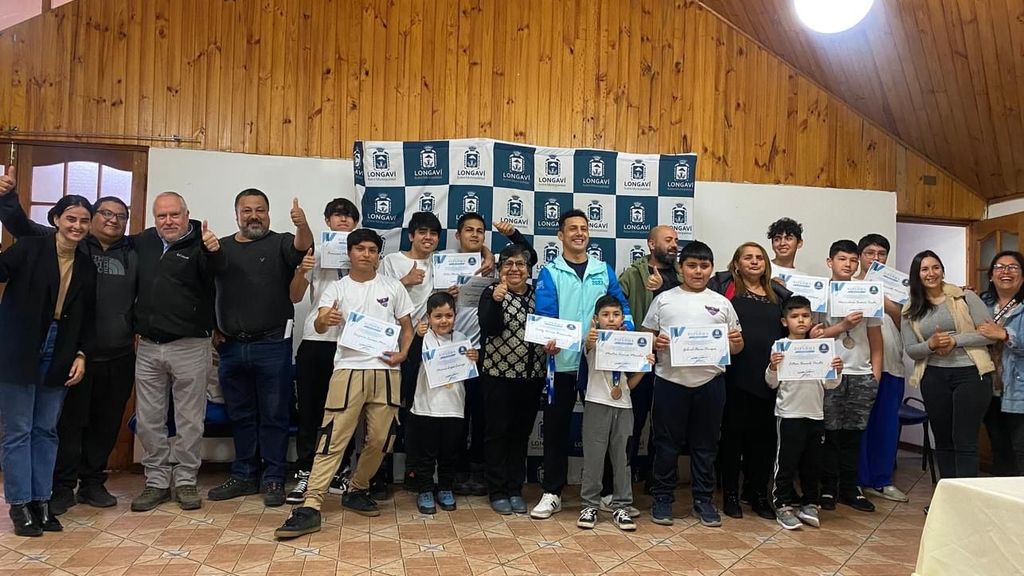 Municipalidad de Longaví entregó reconocimientos a deportistas Municipalidad de Longaví entregó reconocimientos a deportistas
