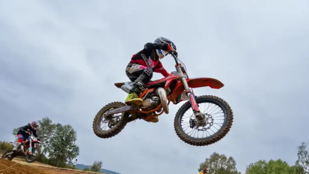 Motorista de Linares obtiene el 3er lugar en el Campeonato Nacional de Motocross Motorista de Linares obtiene el 3er lugar en el Campeonato Nacional de Motocross