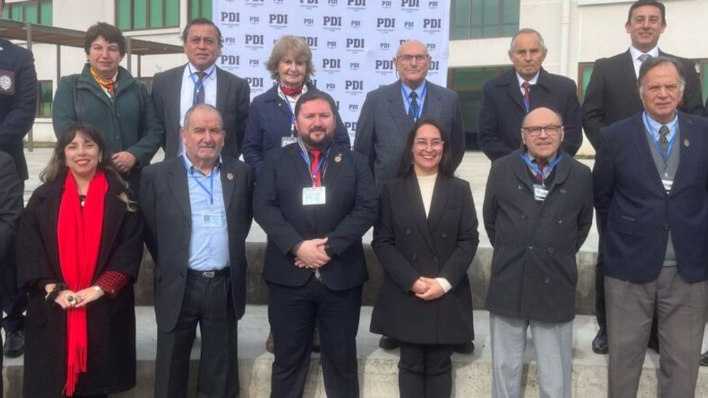 PDI realizó entrega de credenciales a comisionados de Linares PDI realizó entrega de credenciales a comisionados de Linares