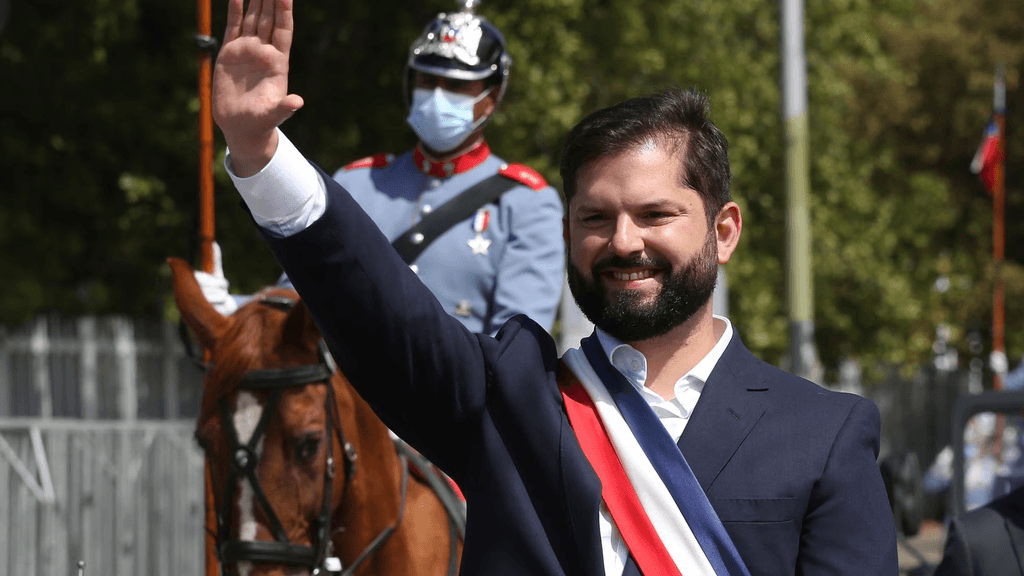 La Aprobación del Presidente Boric sube 10 puntos