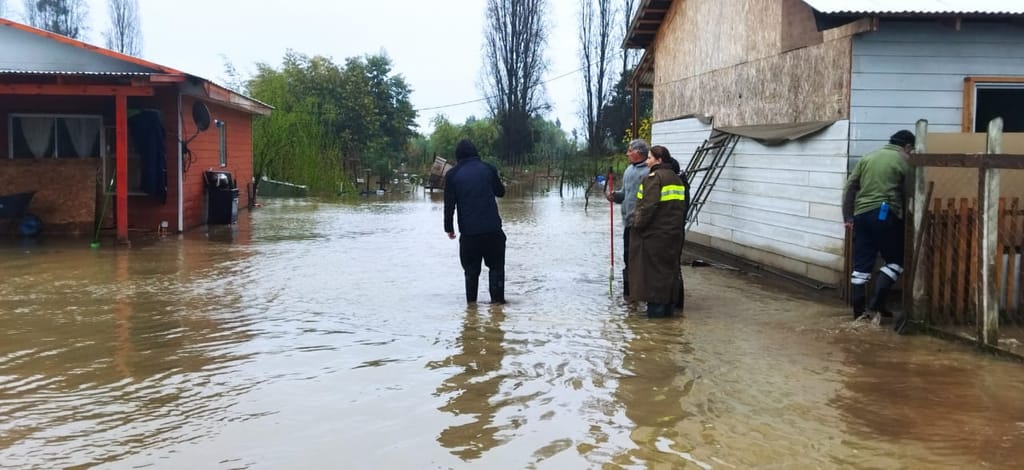 Carabineros de la prefectura de Linares presentes durante la emergencia Carabineros de la prefectura de Linares presentes durante la emergencia