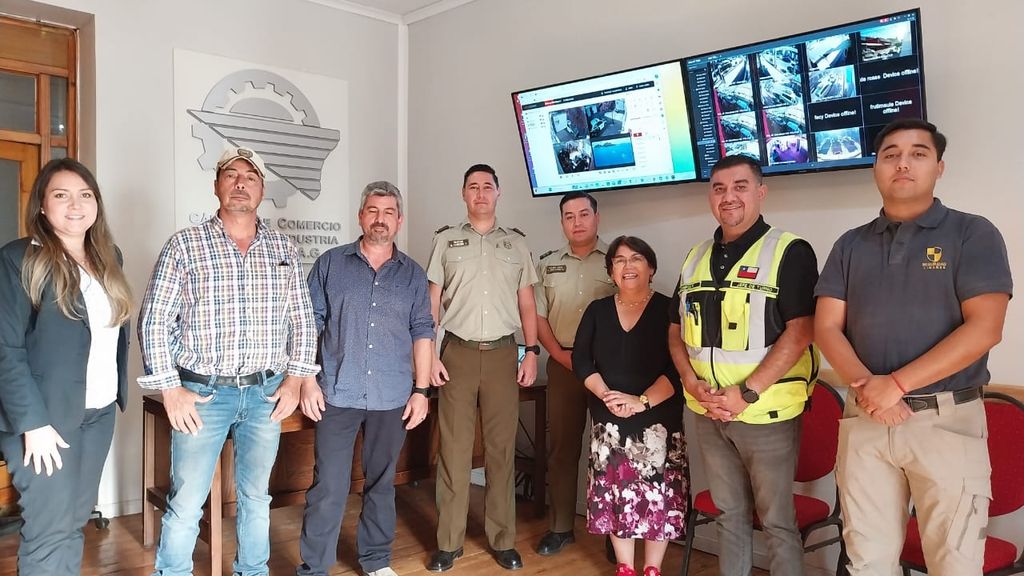 Carabineros se reunió con las representantes de la Cámara de Comercio de Linares Carabineros se reunió con las representantes de la Cámara de Comercio de Linares