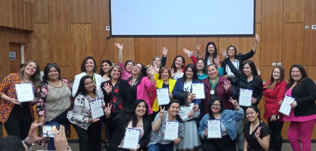 Mujeres maulinas son certificadas en liderazgo político y social Mujeres maulinas son certificadas en liderazgo político y social
