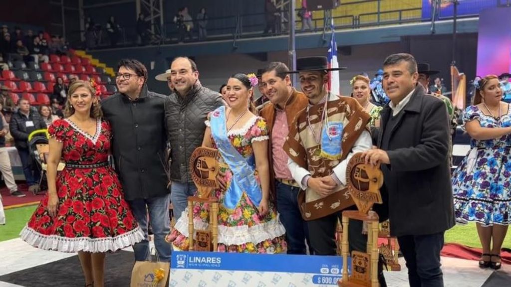 Pareja Linarense campeona regional de cueca representarán a la Región del Maule en competencia nacional Pareja Linarense campeona regional de cueca representarán a la Región del Maule en competencia nacional
