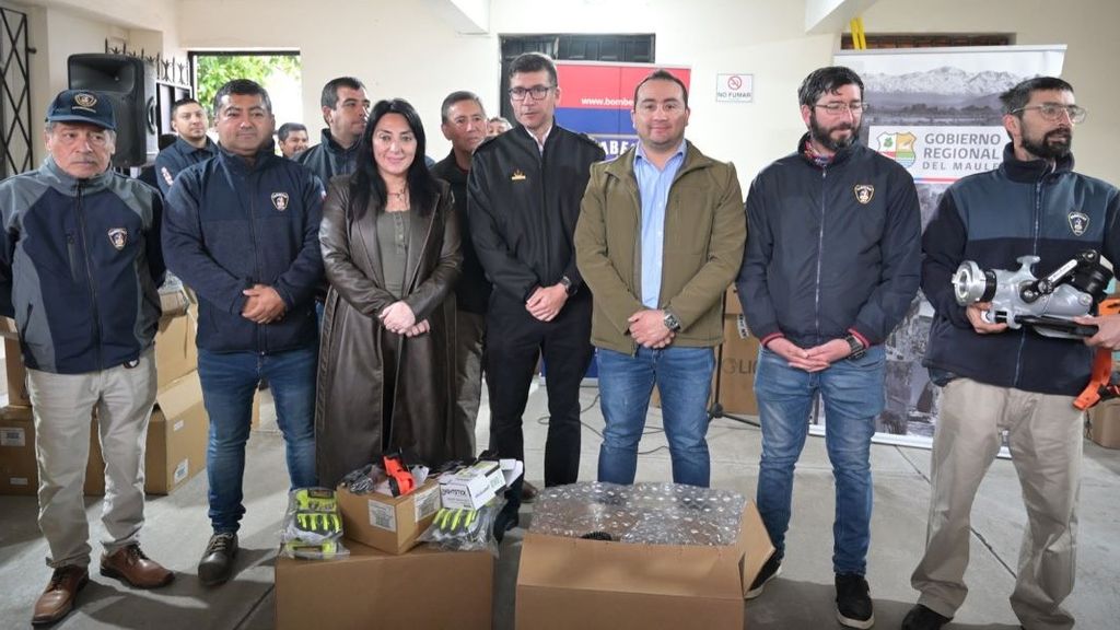 GORE hace entrega de equipamiento forestal a los 30 Cuerpos de Bomberos de la Región del Maule GORE hace entrega de equipamiento forestal a los 30 Cuerpos de Bomberos de la Región del Maule