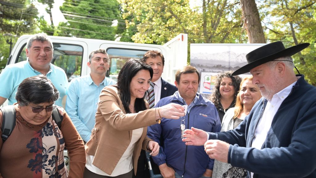 Longaví cuenta con nuevo camión ¾ gracias al Gobierno Regional Longaví cuenta con nuevo camión ¾ gracias al Gobierno Regional