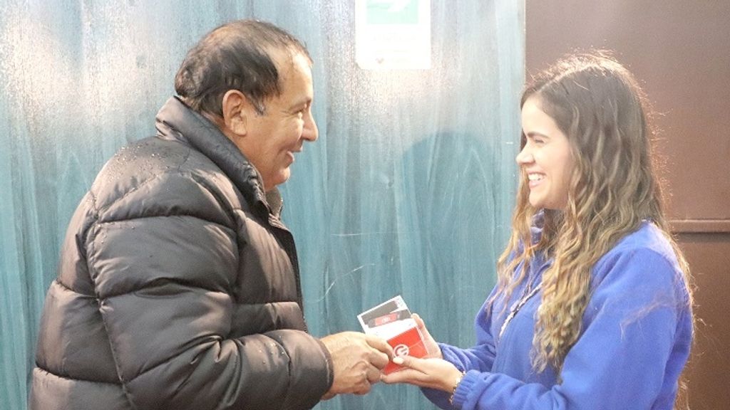 Más de 300 adultos mayores de Longaví renuevan sus equipos telefónicos gracias a convenio entre Entel y la municipalidad Más de 300 adultos mayores de Longaví renuevan sus equipos telefónicos gracias a convenio entre Entel y la municipalidad