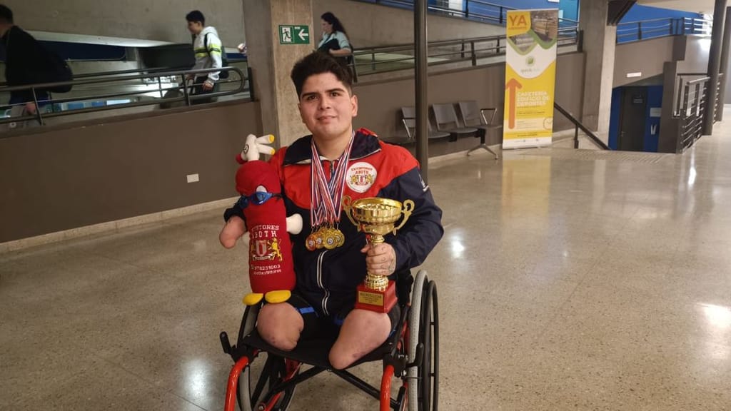 Williams Mattamala obtiene 8 medallas de oro y 5 récords nacionales Williams Mattamala obtiene 8 medallas de oro y 5 récords nacionales