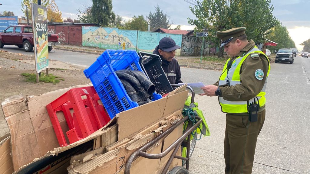 Carabineros entrega información a ciclistas para circular con seguridad en Parral Carabineros entrega información a ciclistas para circular con seguridad en Parral