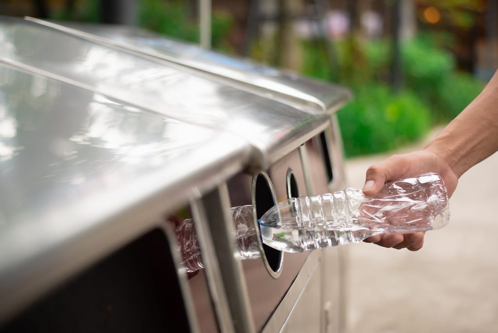 Más del 50% de los chilenos está dispuesto a llevar su basura a puntos de reciclaje para frenar el cambio climático Más del 50% de los chilenos está dispuesto a llevar su basura a puntos de reciclaje para frenar el cambio climático