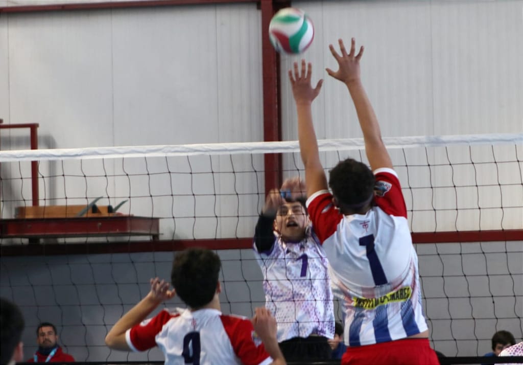 Instituto Linares vence en infartarte partido a la Escuela Ramiro Roa de Curanilahue en la final de Vóleibol Masculino en los JDE Instituto Linares vence en infartarte partido a la Escuela Ramiro Roa de Curanilahue en la final de Vóleibol Masculino en los JDE