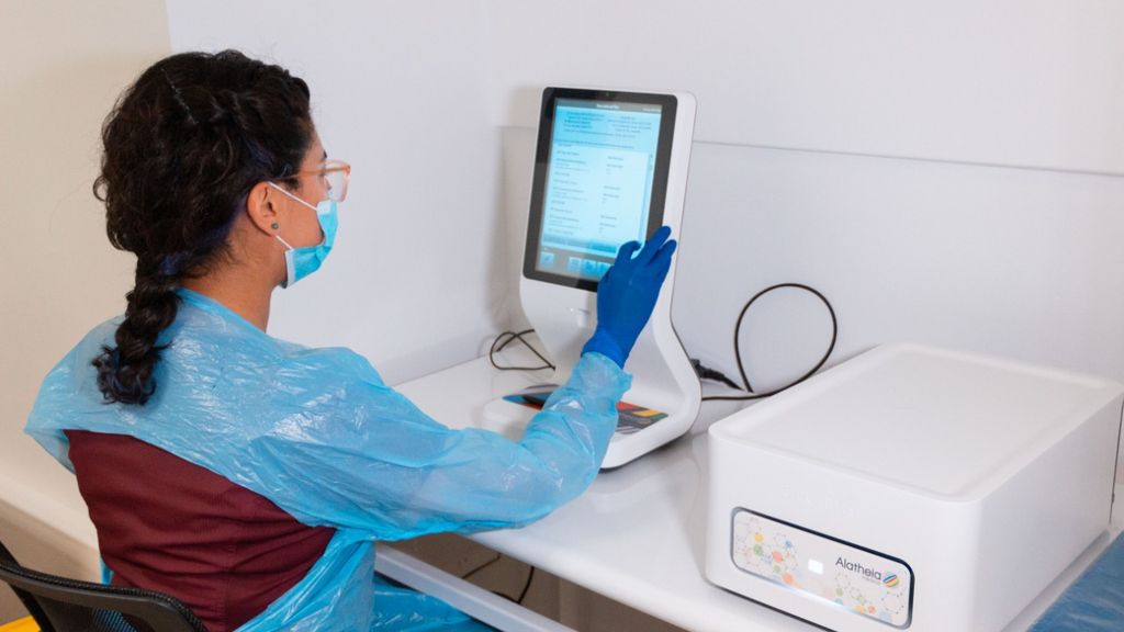 Llega a Talca único equipo en la región que permite tomar exámenes precisos sobre células cancerígenas Llega a Talca único equipo en la región que permite tomar exámenes precisos sobre células cancerígenas