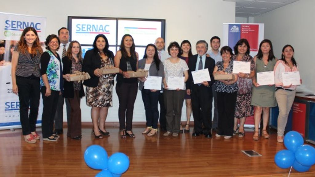 SERNAC reconoce a profesores participantes del curso sobre consumo sostenible SERNAC reconoce a profesores participantes del curso sobre consumo sostenible