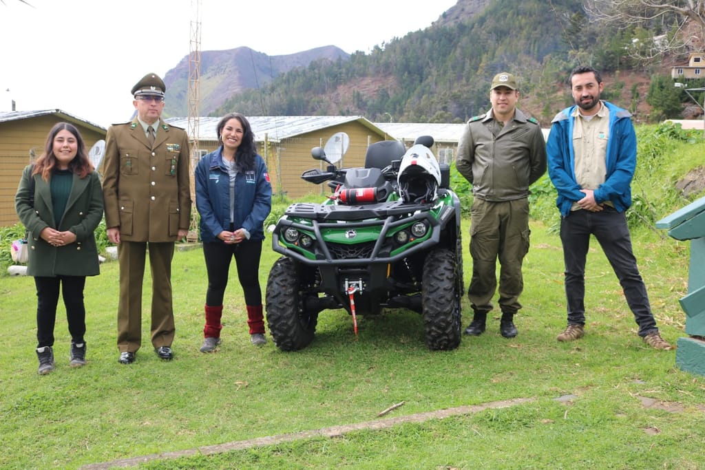 entregan moto de cuatro ruedas a Carabineros entregan moto de cuatro ruedas a Carabineros