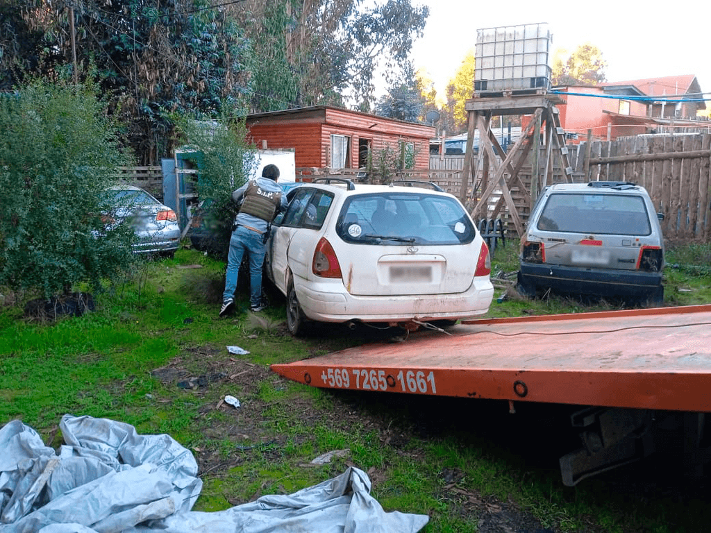 Con apoyo de drones desbaratan desarmaduría clandestina donde había 2 vehículos robados Con apoyo de drones desbaratan desarmaduría clandestina donde había 2 vehículos robados