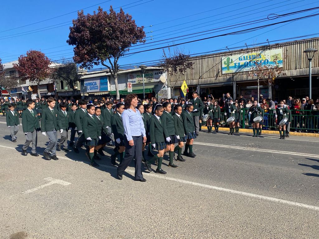 Desfile en El Quisco Rinde Homenaje a las Glorias Navales Desfile en El Quisco Rinde Homenaje a las Glorias Navales
