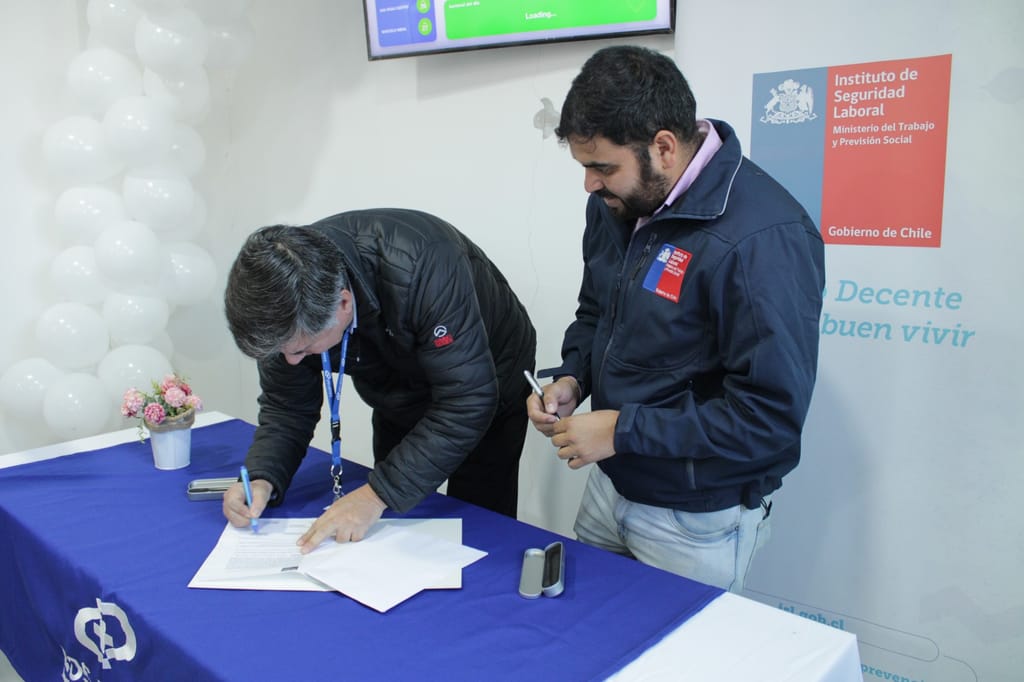 ISL Valparaíso firmó convenio para sumar a Clínica Los Leones ISL Valparaíso firmó convenio para sumar a Clínica Los Leones