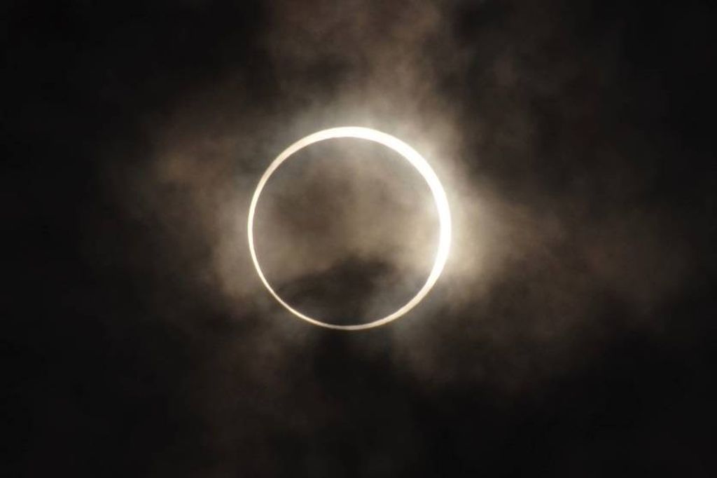 Eclipse_anular Eclipse_anular