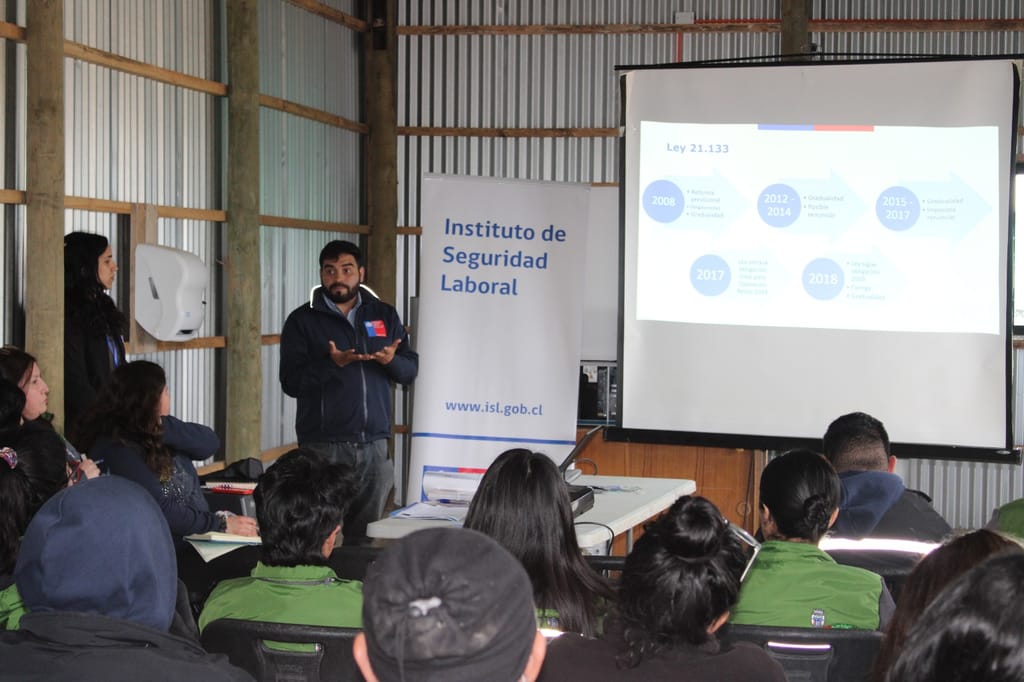 Capacitan a trabajadores Capacitan a trabajadores