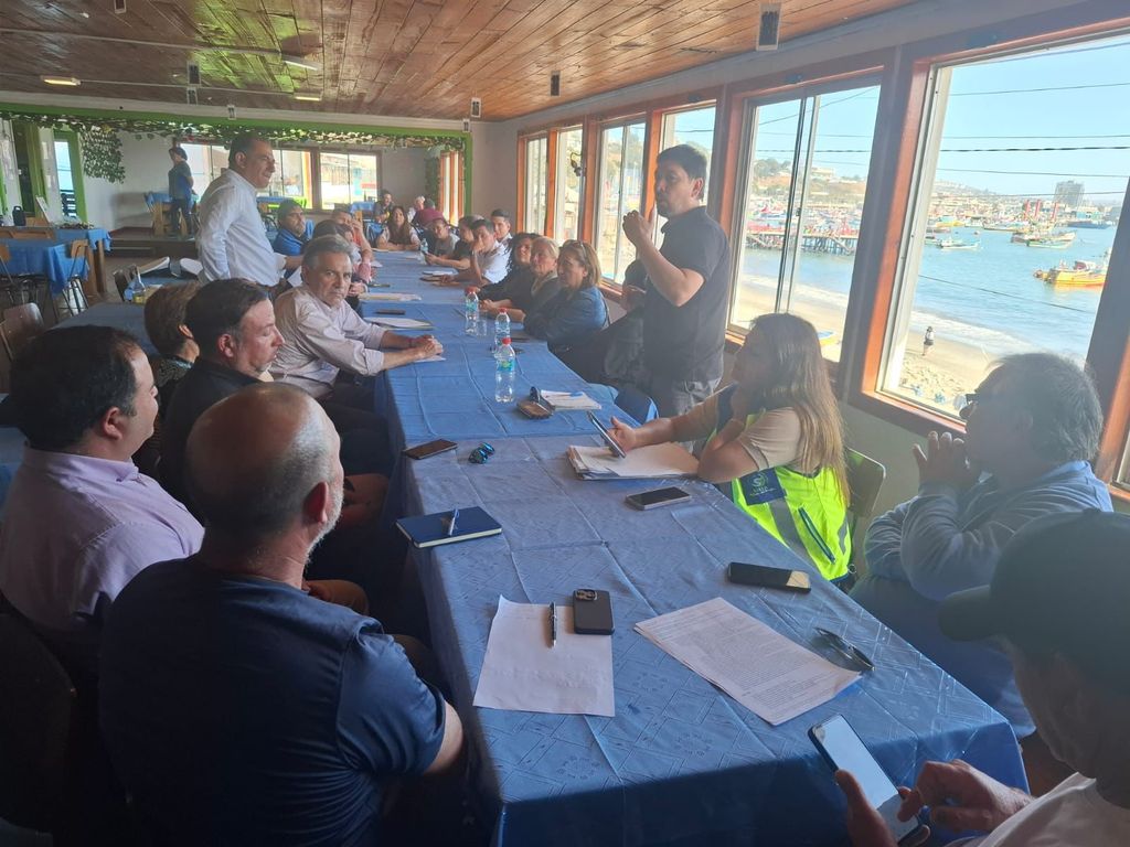 Autoridades y comerciantes trabajan por un verano seguro en la Caleta Pacheco Altamirano Autoridades y comerciantes trabajan por un verano seguro en la Caleta Pacheco Altamirano