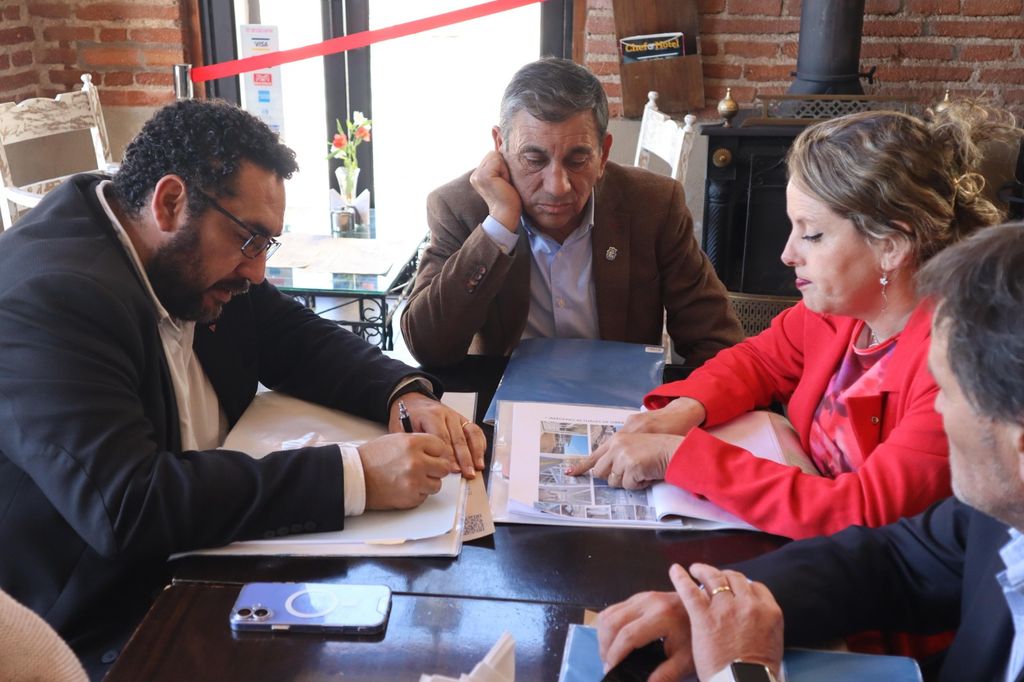 Alcalde de El Tabo se reúne con Ministro de Educación para avanzar en proyectos clave en la comuna