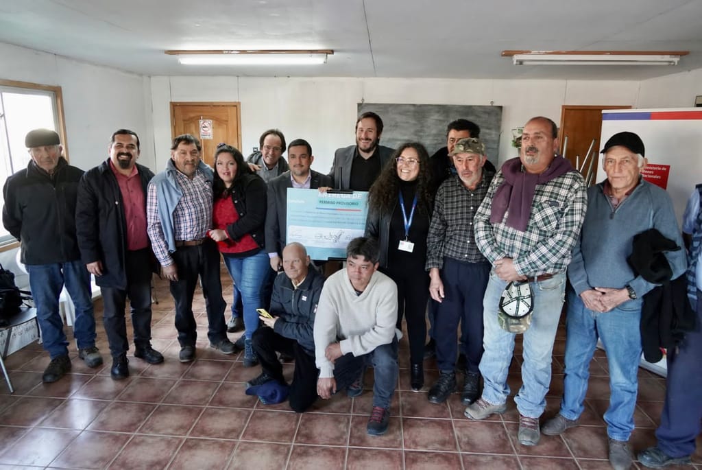 Entrega de terreno para pequeños agricultores afectados por el sistema frontal  en la región de Valparaíso