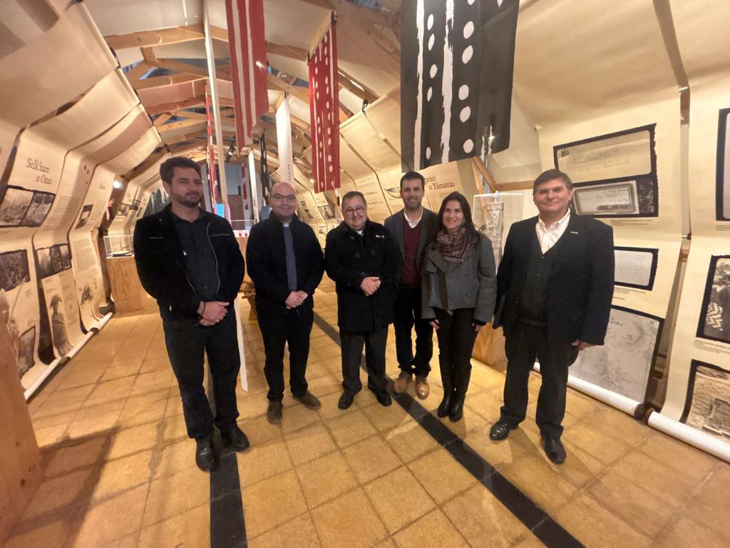 Una travesía hacia el sur profundo: Exposición “Historia de una huella. Gusinde y los Fueguinos” de Duoc UC recala en Espacio la Compañía de Valparaíso Una travesía hacia el sur profundo: Exposición “Historia de una huella. Gusinde y los Fueguinos” de Duoc UC recala en Espacio la Compañía de Valparaíso
