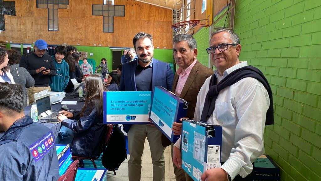 IMG_2137📍El Tabo ➡️Estudiantes de séptimo básico de establecimientos educacionales de El Tabo y Las Cruces recibieron computador portátil. Equipos entregados por la JUNAEB además cuentan con internet móvil por un año IMG_2137📍El Tabo ➡️Estudiantes de séptimo básico de establecimientos educacionales de El Tabo y Las Cruces recibieron computador portátil. Equipos entregados por la JUNAEB además cuentan con internet móvil por un año