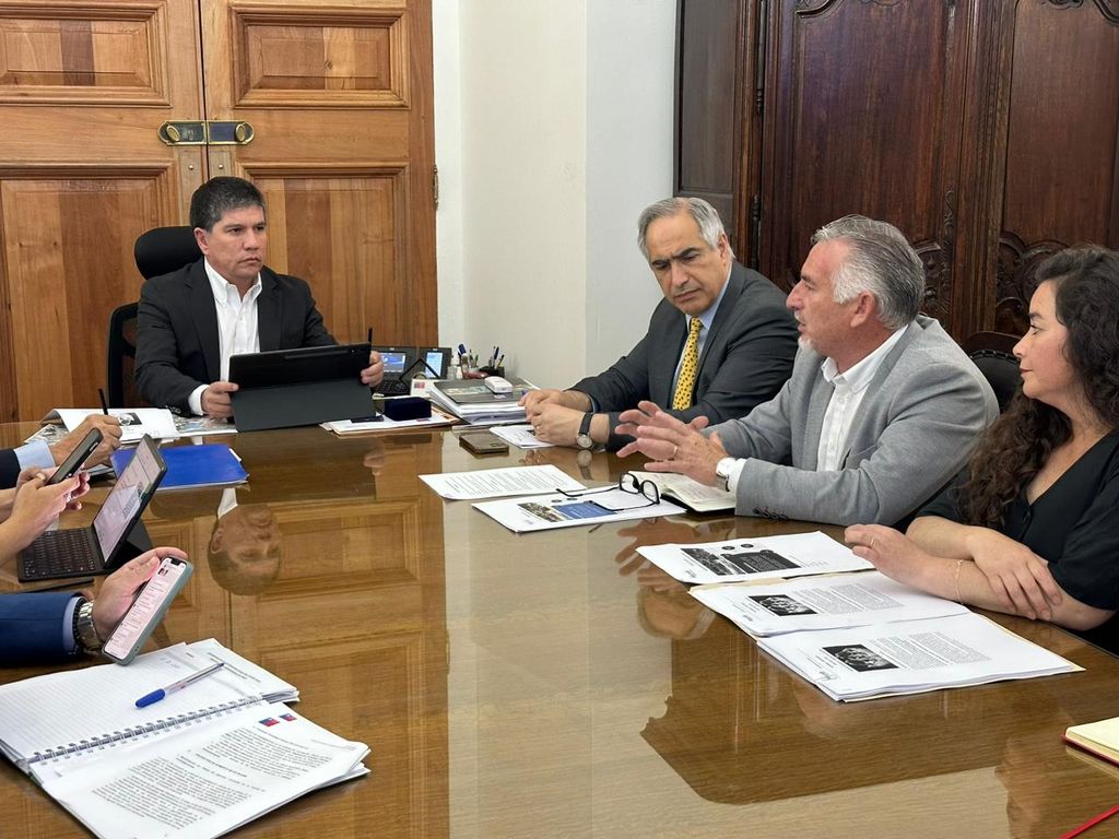 Algarrobo: Autoridades buscan apoyo para aumentar dotación policial en el Plan Verano 2024 Algarrobo: Autoridades buscan apoyo para aumentar dotación policial en el Plan Verano 2024