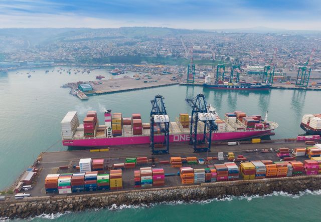 Puerto San Antonio aumenta en 12% el movimiento de contenedores durante 2025 Puerto San Antonio aumenta en 12% el movimiento de contenedores durante 2025