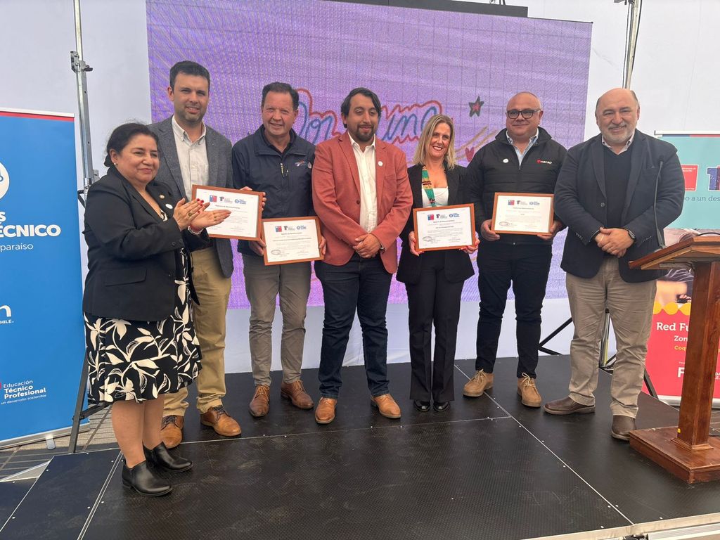 Duoc UC Sede Valparaíso recibe reconocimiento por su Programa de Alternancia con colegios y liceos de la región