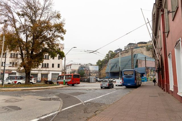 Aprueban $129 millones para reparación de calles en el Barrio Puerto de Valparaíso